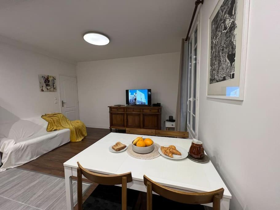 Charming & Practical Near Paris Appartamento *